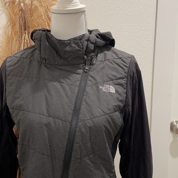 The North Face Lightweight Windbreaker - Picture 2 of 6
